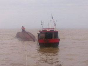 Kapal Pengangkut Barang Terbalik di Meranti, Seorang ABK Hilang